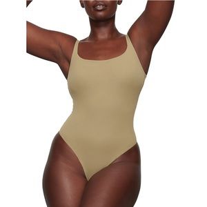 SKIMS Fits Everybody Square Neck Sleeveless Bodysuit/ Khaki ‼️ out of st…